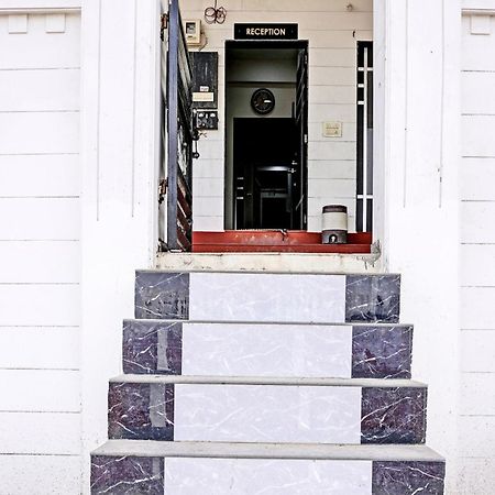 Hotel O White Palace Hotel Rajkot Exterior photo