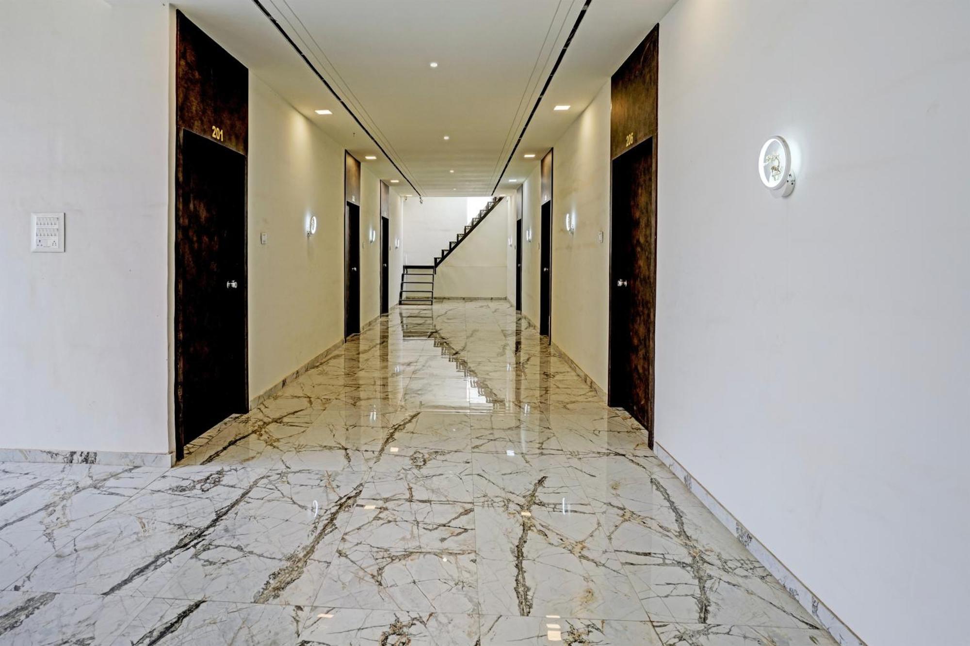 Hotel O White Palace Hotel Rajkot Exterior photo