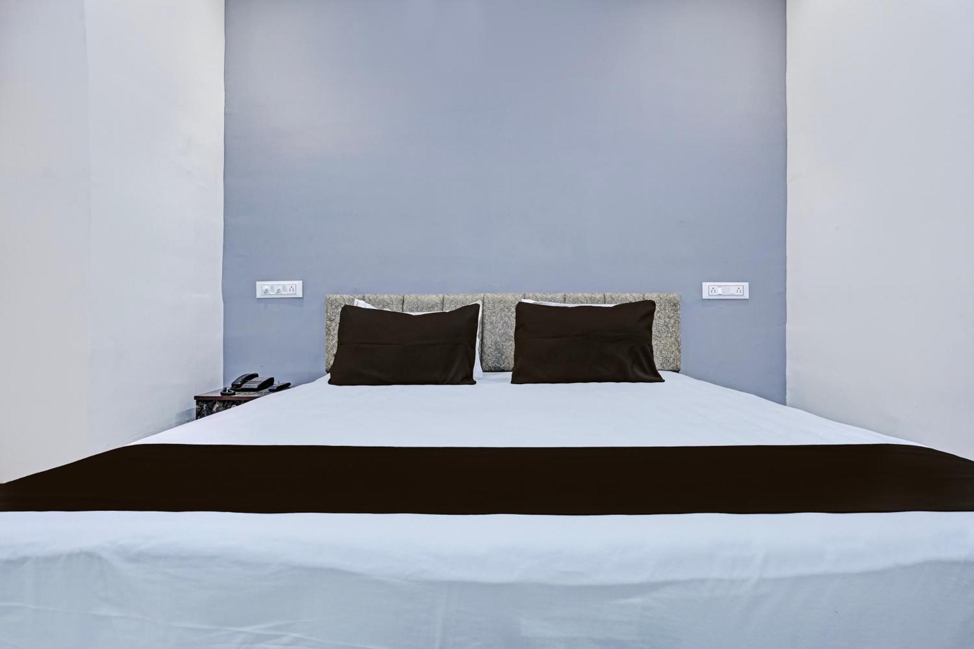 Hotel O White Palace Hotel Rajkot Exterior photo
