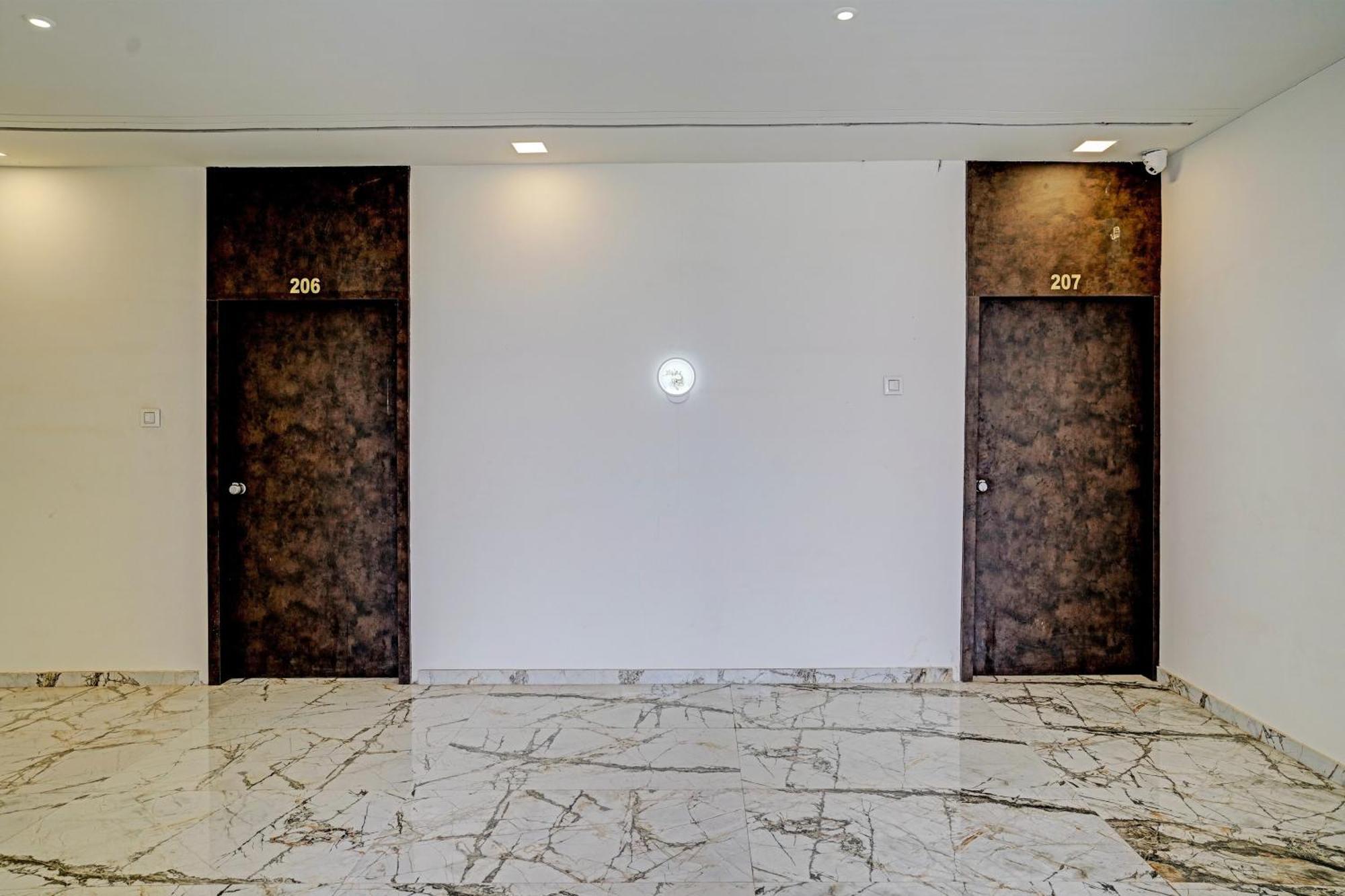 Hotel O White Palace Hotel Rajkot Exterior photo